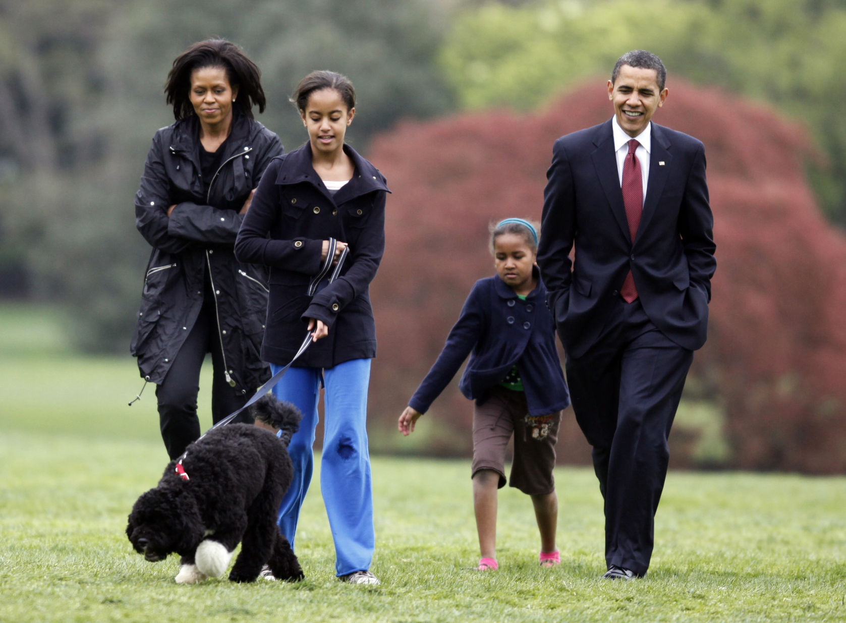 The Obamas and dog, Bo, 2009